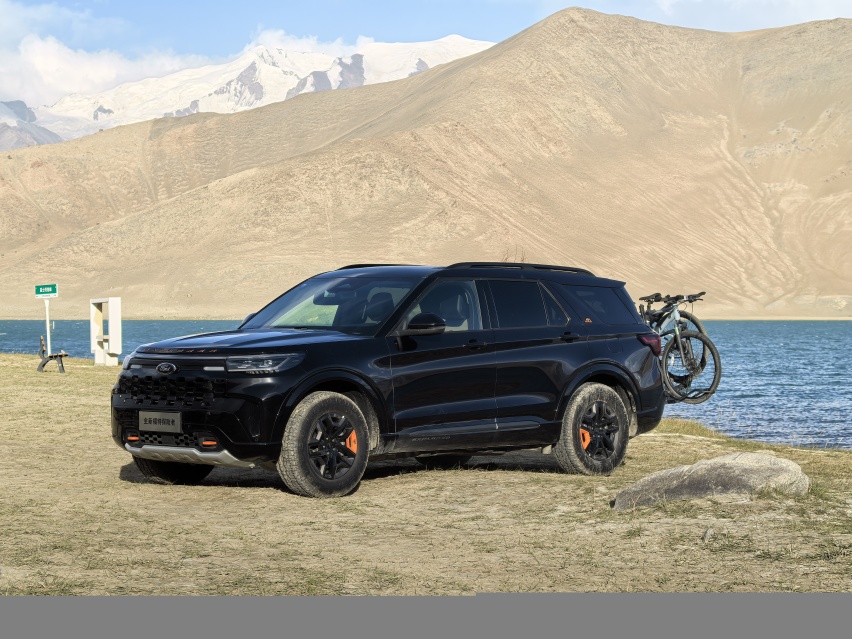 试驾福特新探险者昆仑巅峰版：40万元燃油SUV，态度很“硬”