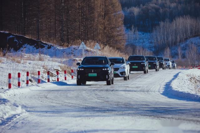 穿越大兴安岭林区，-20℃的公别拉河上漂移，VV7家族比你想