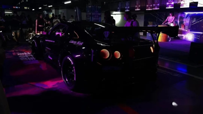 再次进化的日产GT-R R35，单单机舱就放进了两台思域的价格