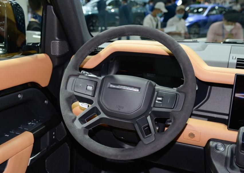 路虎也只能继续出大排量车，5.0T V8的卫士，要161.8万