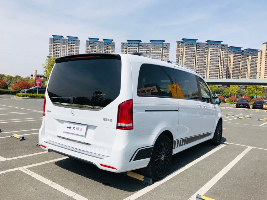 谁说MPV只能商务？买一辆奔驰V级家用也很香