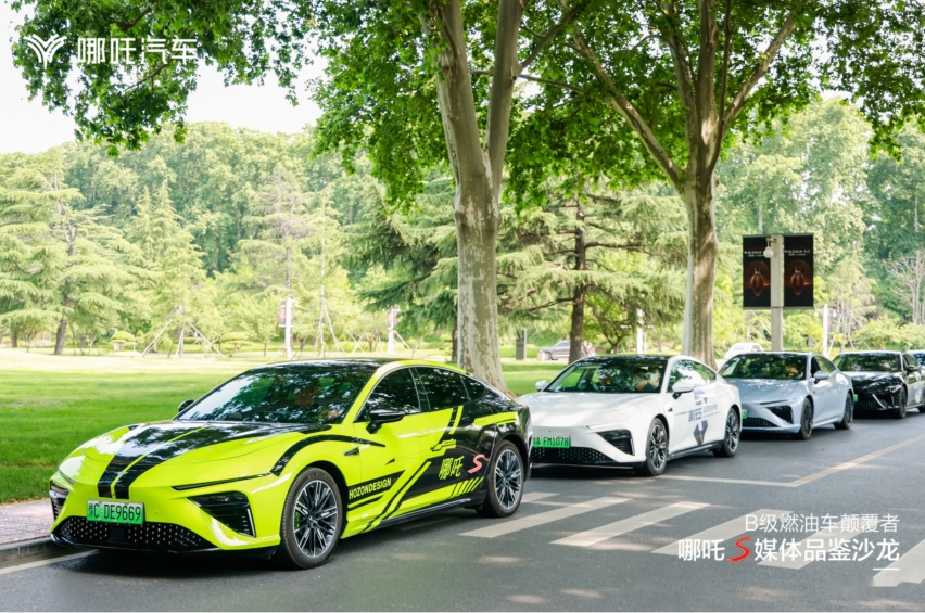 B级燃油车颠覆者,哪吒S增程版实力演绎2023最强增程轿跑
