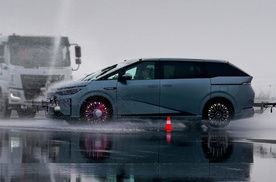 车速150km/h暴雨中爆胎会怎样？小鹏X9够稳！