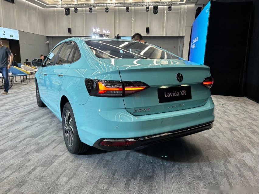 定位入门三厢车，新疆工厂投产，上汽大众朗逸新锐实车亮相
