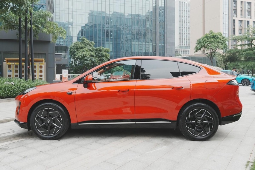 800V+无图智驾 续航做到825km的昊铂HT 2024款来了