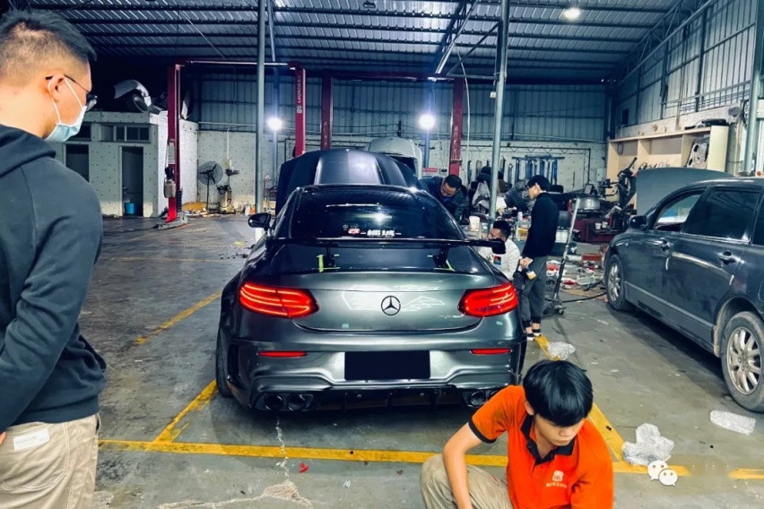赶在过年前换奔驰C Coupe，加班加点割完宽体快乐过新年