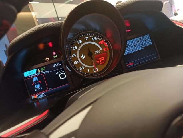 公路最速敞篷！法拉利812GTS到店实拍