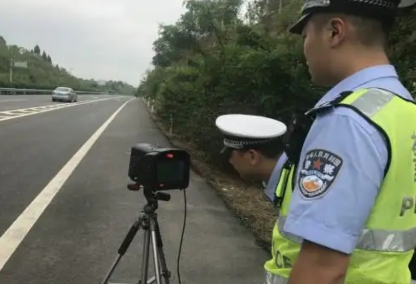 高速三种测速拍照有何不同？知道原理就不会再被误判了！