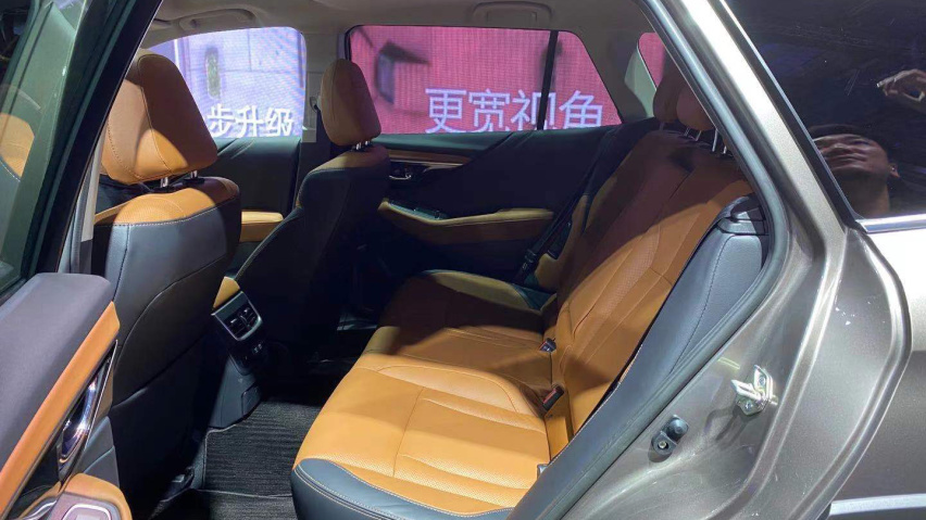 兼具旅行车与SUV车型的特点，斯巴鲁全新傲虎亮相上海车展