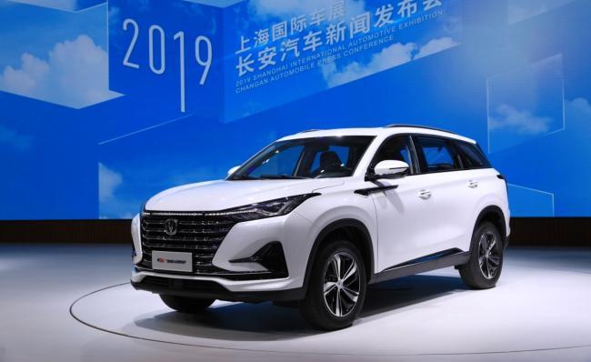 上海国际车展，长安CS75 PLUS内外兼修成为最亮眼的焦点