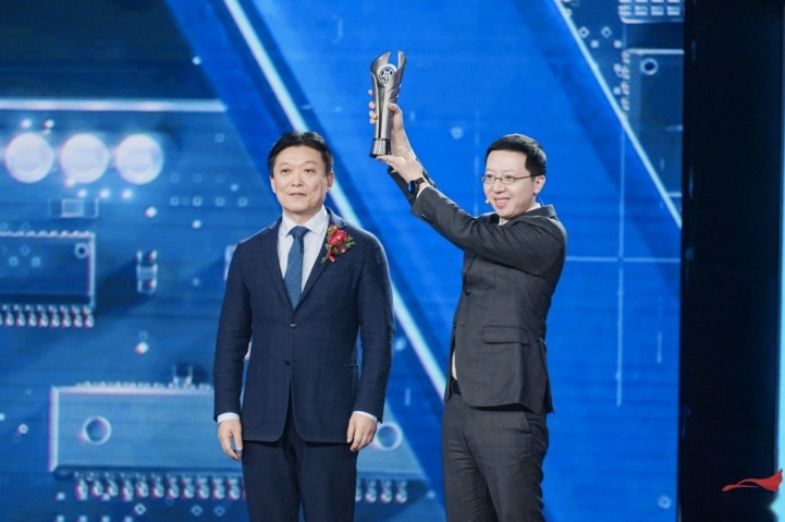 阿维塔12斩获2023年“最佳智驾车”大奖，阿维塔12实力值得点赞