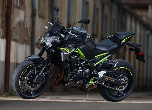10万出头街车怎么选？雅马哈MT-09 VS 川崎Z900