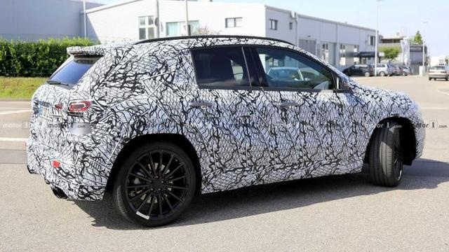 暴力的紧凑型SUV！全新奔驰AMG GLA路试谍照