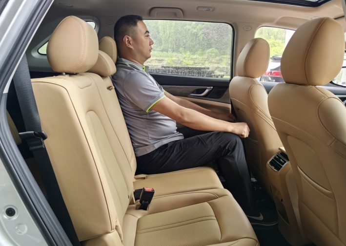 试驾蓝电E5 |车内空间做到极致 智能化务实 好开又省油