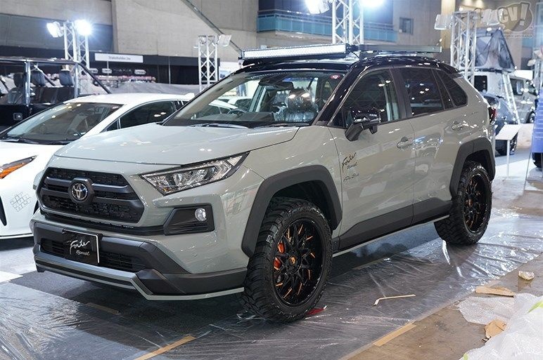 文能大嘴玩低趴，武能升高搞越野，看七种风格改装的丰田RAV4