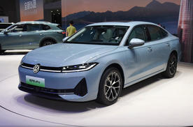 1.5T+1档DHT，26款帕萨特PHEV插混对比燃油版，为何贵5万