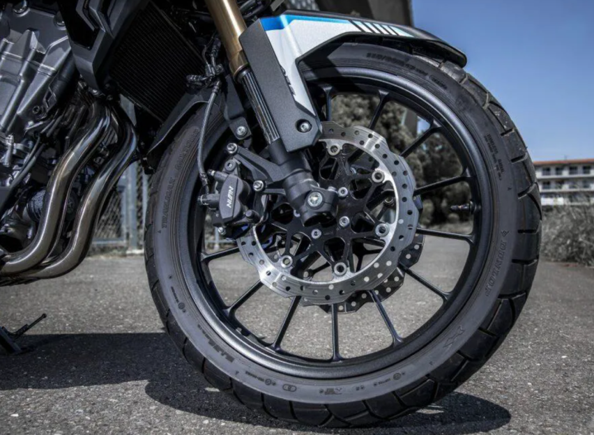 中小排量ADV摩托，本田2022款CB400X解析，减震制动双升级