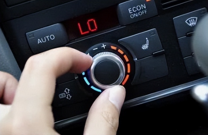 高温天气开车，空调这样用才更省油，很多老司机都做错了？