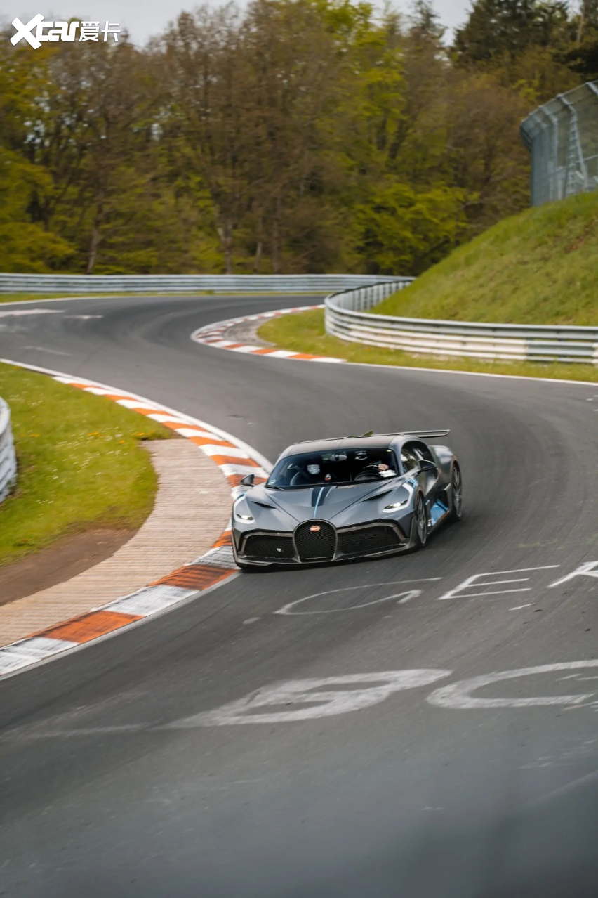 整个布加迪车队刷圈测试?这阵容做梦都不敢想!