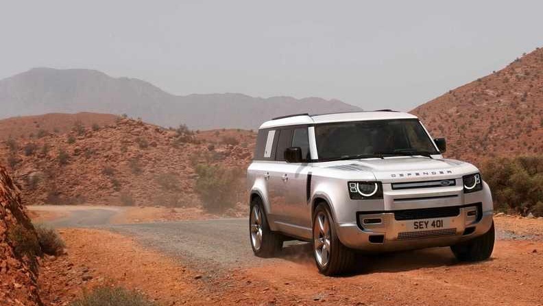8座豪华SUV，路虎卫士130发布，养车每年得花6万元？