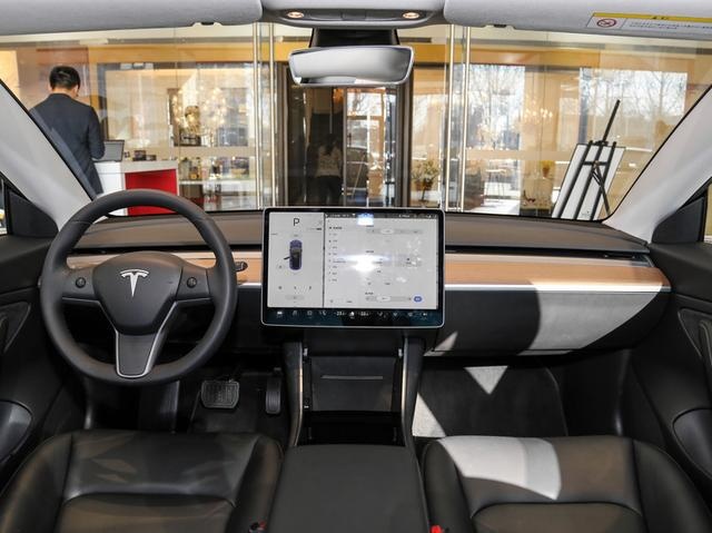标准续航版低于30万，国产特斯拉Model 3将迎来降价