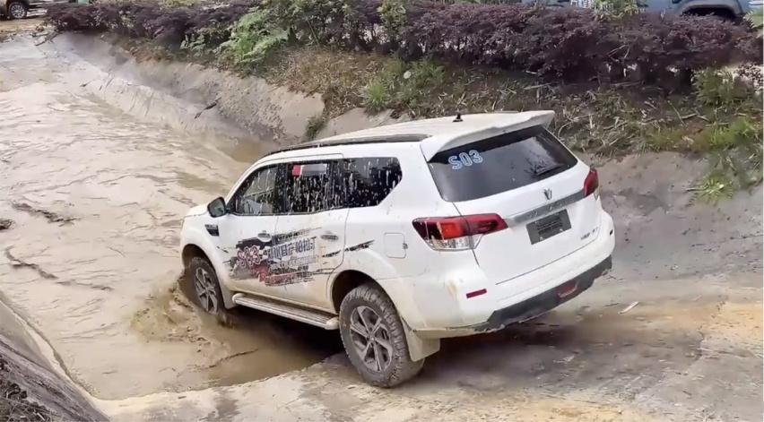 新帕拉丁斩获2024汽车越野极限挑战赛总分TOP3！滑轮组脱困测试第一