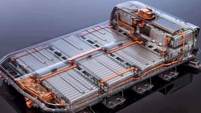 宝马XM解析：大排量内燃机没灭绝，纯电性能车5年内没戏？