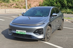 短试2025款小鹏G6入门版：一款更舒适更便宜的Model Y平替