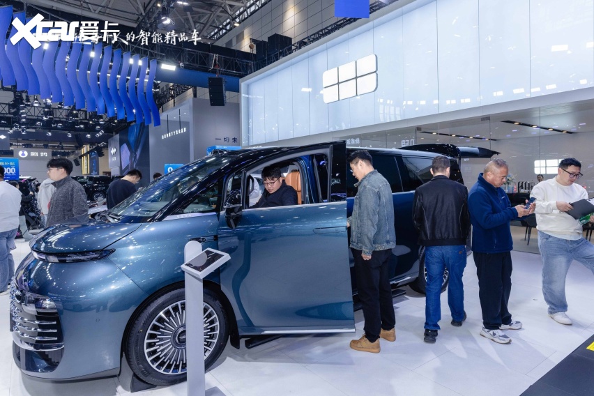 齐鲁车展迎“移动大平层”吉利银河V900济南首秀(图1)