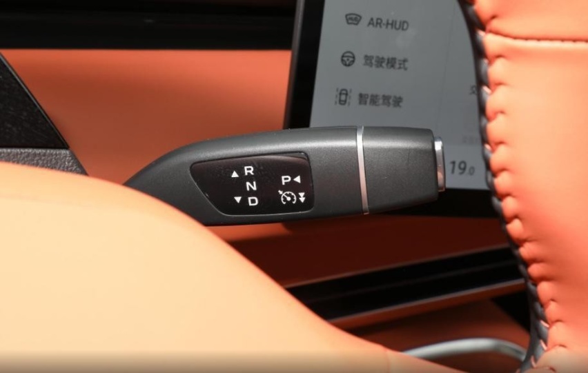 不到15万？深蓝S7宣传配置选下来18.43万，121km续航够干啥