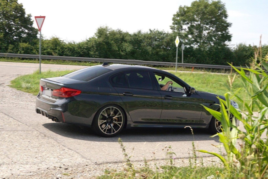 autohomecar__ChsEmV1M3L-AWyUKAAf5OIi40EM141.jpg