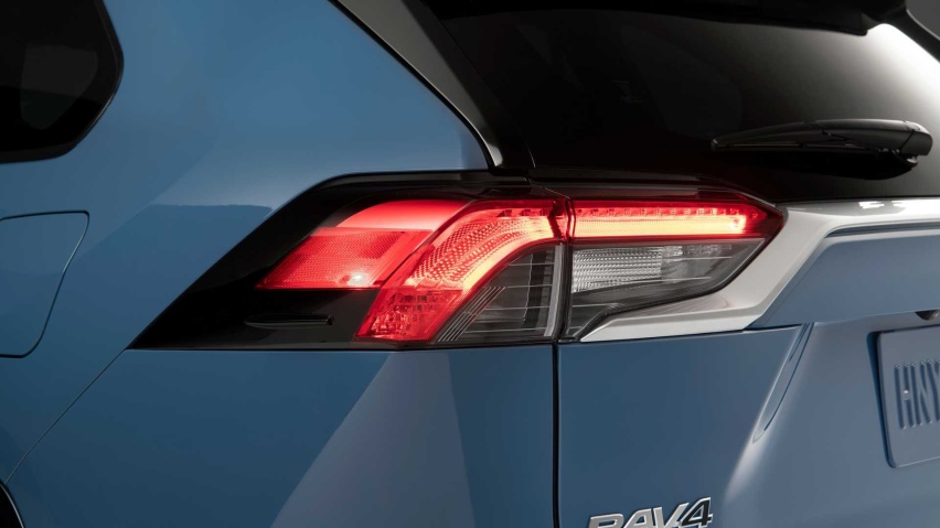 海外版2022款丰田RAV4官图发布！强迫症能接受中控屏加按键吗？