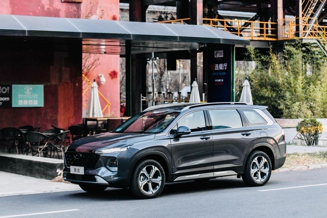 试驾第四代胜达旅行家，才知道它不仅能给你大六座