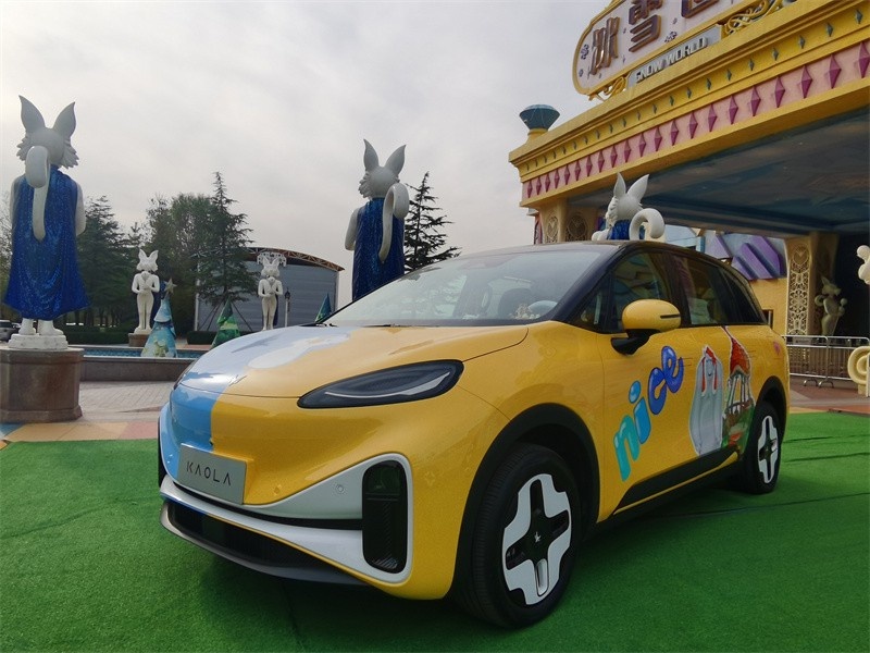 极狐汽车考拉改装车亮相郑州银基冰雪世界
