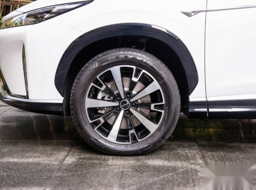 比亚迪宋DM-i的全新对手，续航超1300km，上汽出品，不足15万