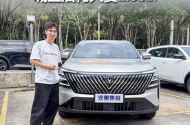 高配大五座，城区油耗只要2.88L！探店长安CS75 PLUS蓝鲸超擎