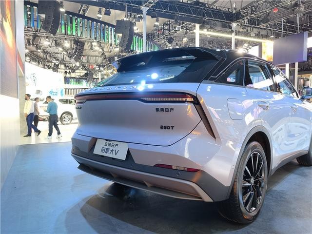 启辰成都车展上新车，取名“大V”有些怪，但造型真好看