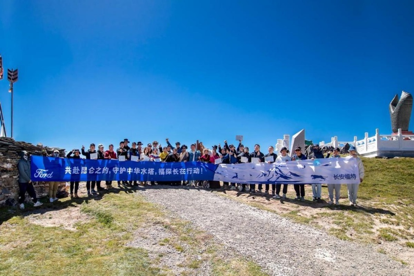 福特探险者的“野”，越过了山丘才明白！