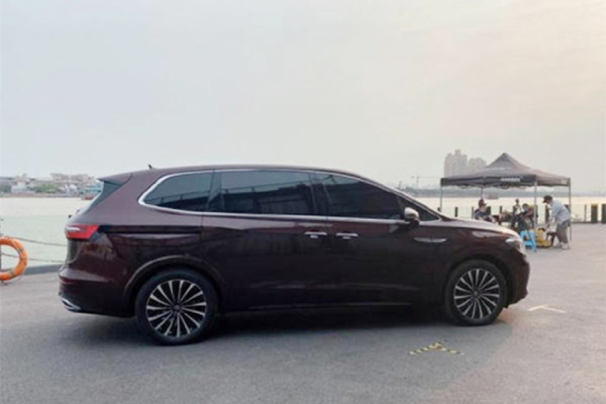 欲与GL8比高低 上汽大众全新MPV Viloran到店实拍