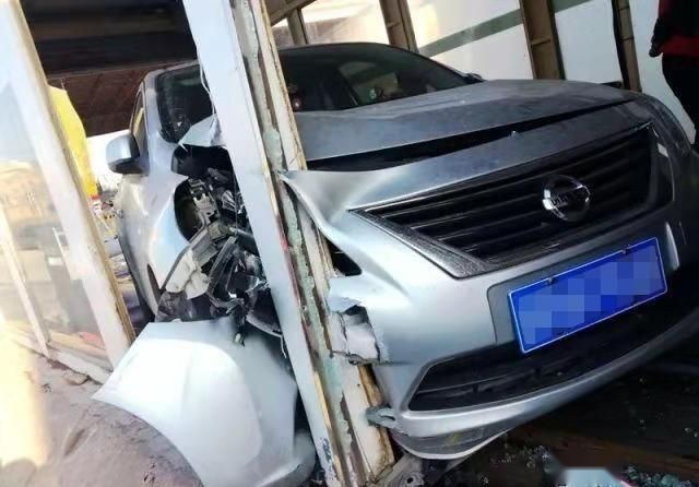 加油站自动洗车：伤车漆都是小事儿，了解完这几点再尝试