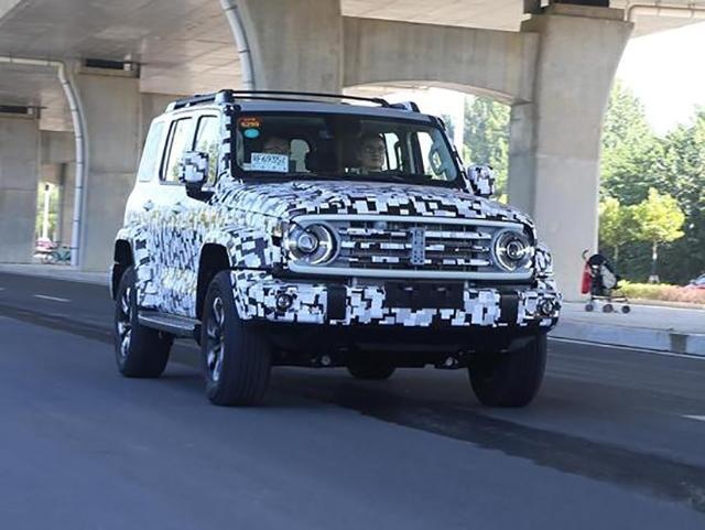 披上伪装上个街 智能豪华越野SUV 坦克300路试照曝光