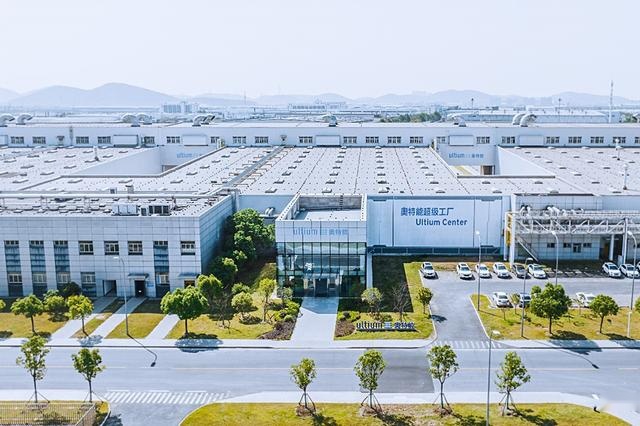 上汽通用武汉奥特能超级工厂落成，别克大五座纯电SUV E5下线