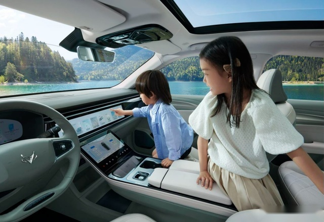 极狐森林版上新735E、688E，售价24.58万起最长续航735公里