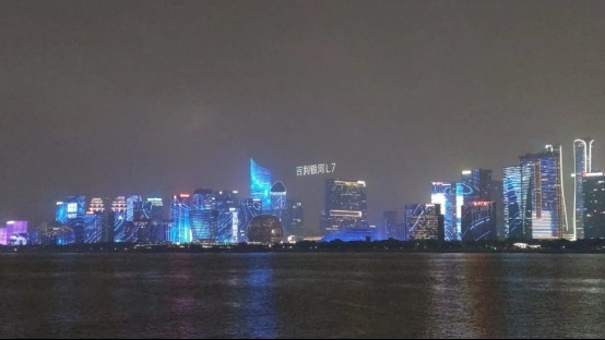 上市当红！吉利银河L7首批车主已提车 爆款潜质凸显