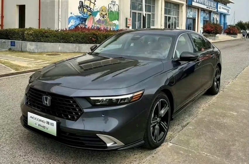 “绿牌”雅阁现身街头，配CarPlay+按键换挡，还看汉DM-i？