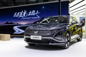 中型插混轿车9.38万起，一周订单破5千！五菱星光火了？