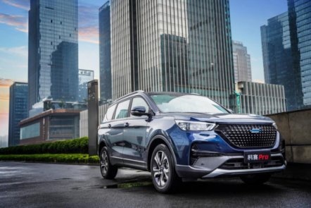 长安欧尚旗舰SUV 8.59万起售 大厂牌“血腥”夺市