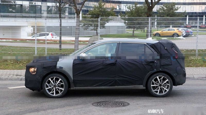 2022-kia-niro-side-spy-photo (2).jpg