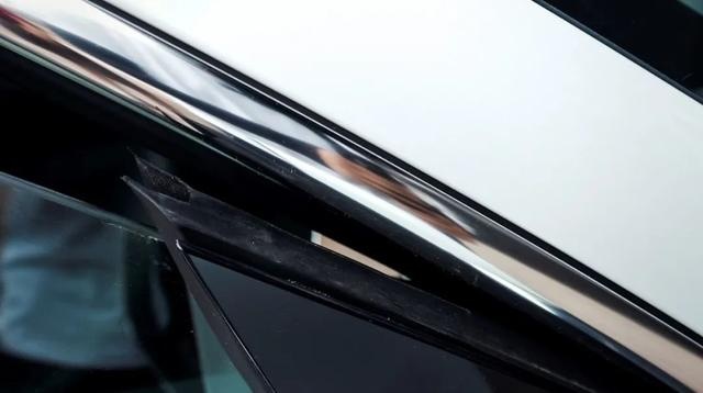 UX 300e的温度与情感，是Model 3这类新势力所给不