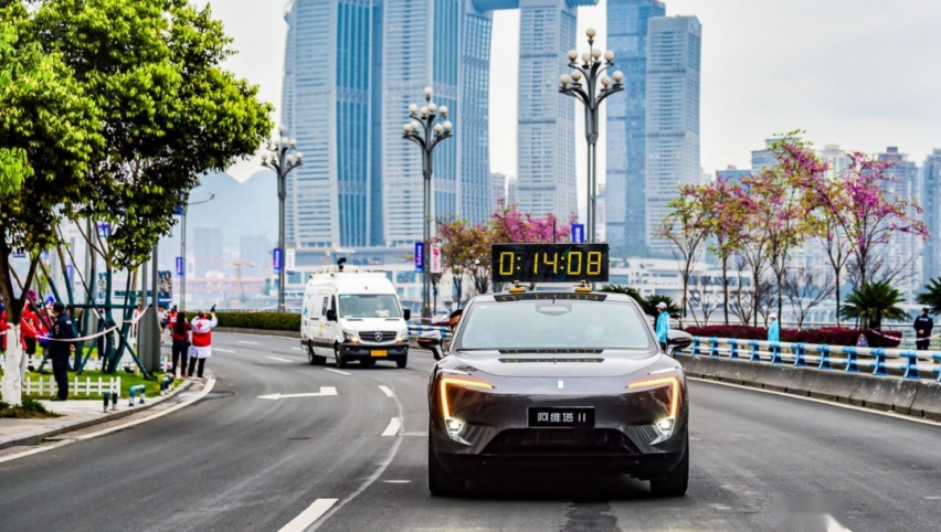 阔别三年再归来，长安汽车“满电”护航2023重庆马拉松